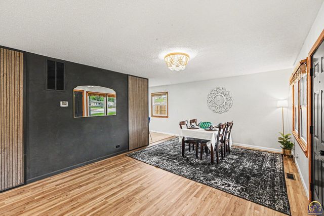 3626 SE Truman CT, Topeka, KS 66605