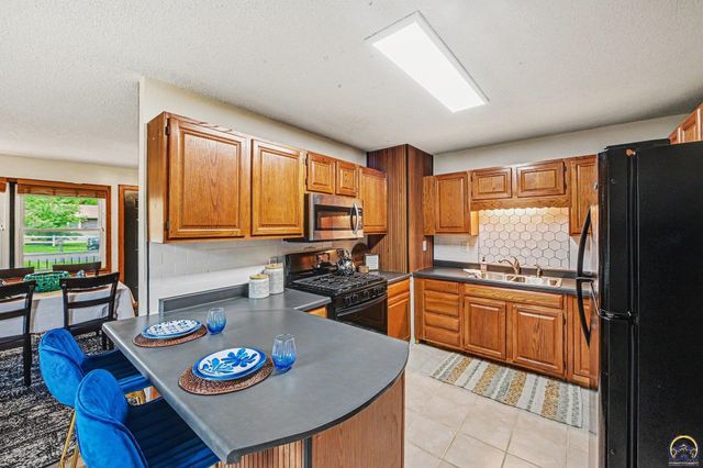 3626 SE Truman CT, Topeka, KS 66605