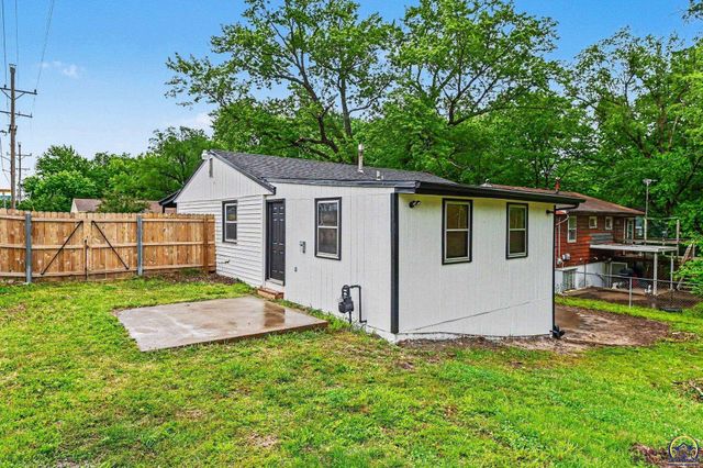 3626 SE Truman CT, Topeka, KS 66605