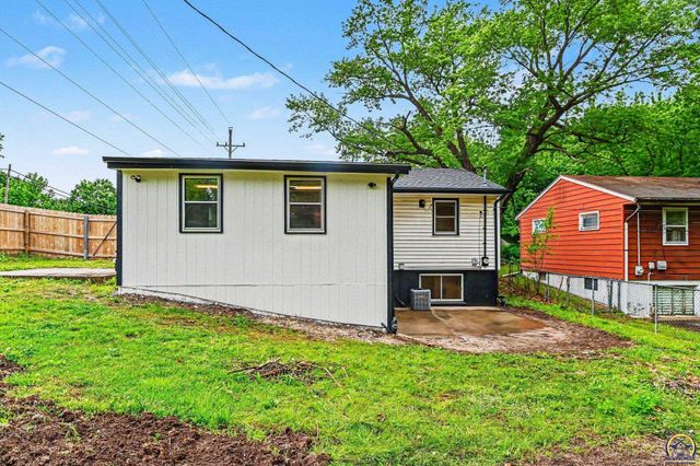3626 SE Truman CT, Topeka, KS 66605