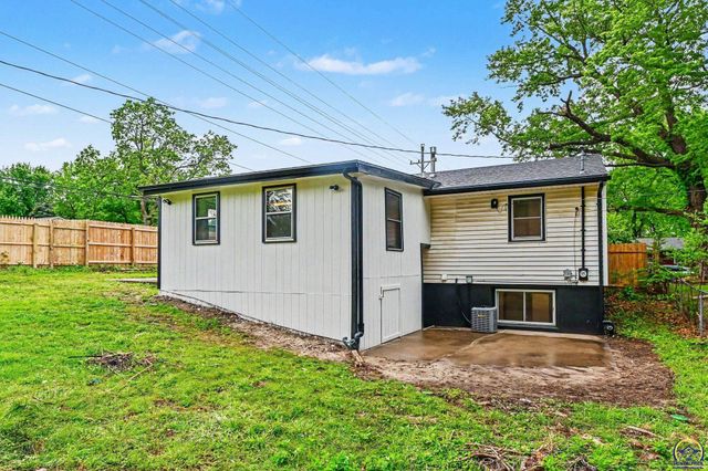 3626 SE Truman CT, Topeka, KS 66605