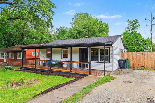 3626 SE Truman CT, Topeka, KS 66605