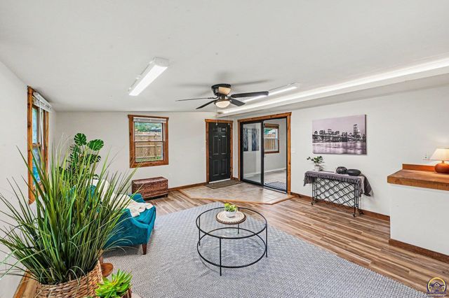 3626 SE Truman CT, Topeka, KS 66605