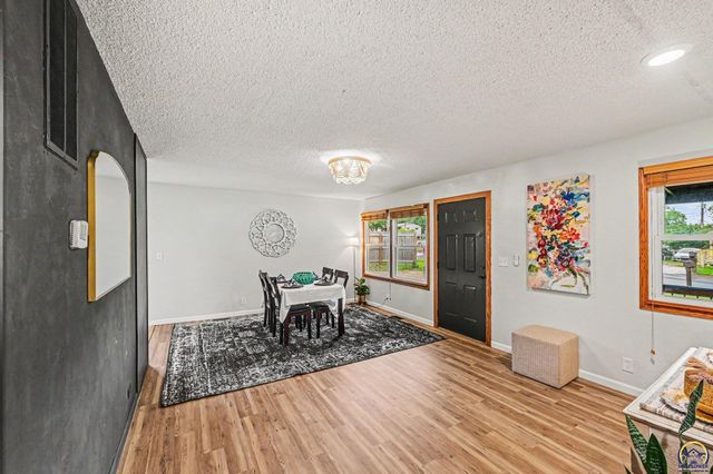 3626 SE Truman CT, Topeka, KS 66605