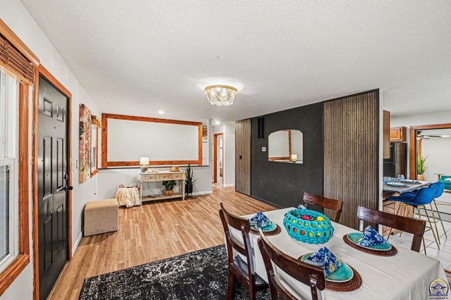 3626 SE Truman CT, Topeka, KS 66605