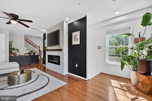 2819 CHINKAPIN OAK LN, Woodbridge, VA 22191