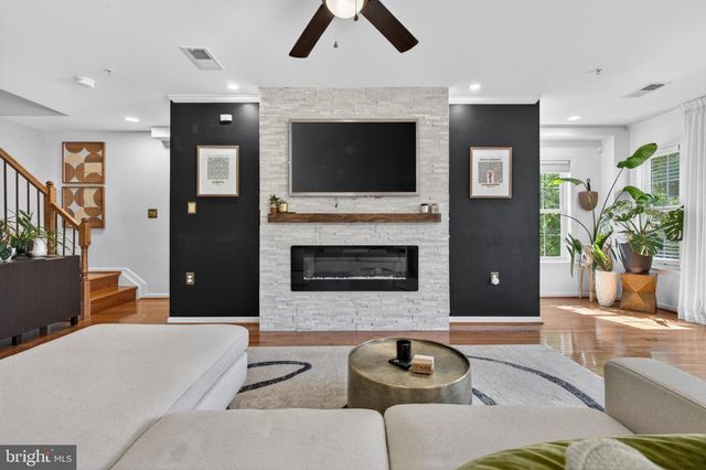 2819 CHINKAPIN OAK LN, Woodbridge, VA 22191