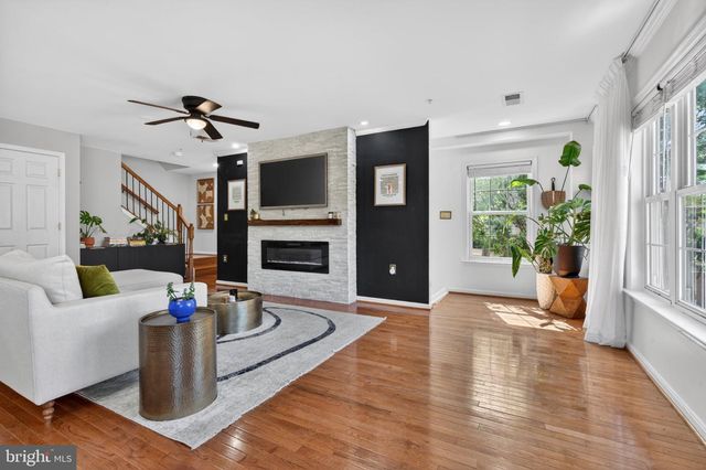 2819 CHINKAPIN OAK LN, Woodbridge, VA 22191