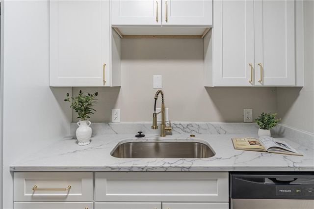 1103 Lake Pointe Circle, Roswell, GA 30075