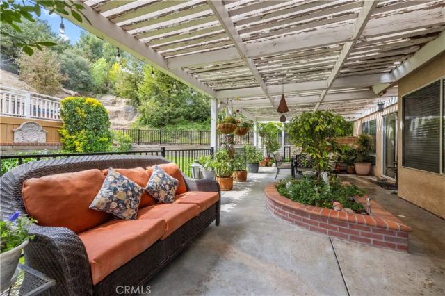 28931 Woodside Drive, Saugus, CA 91390