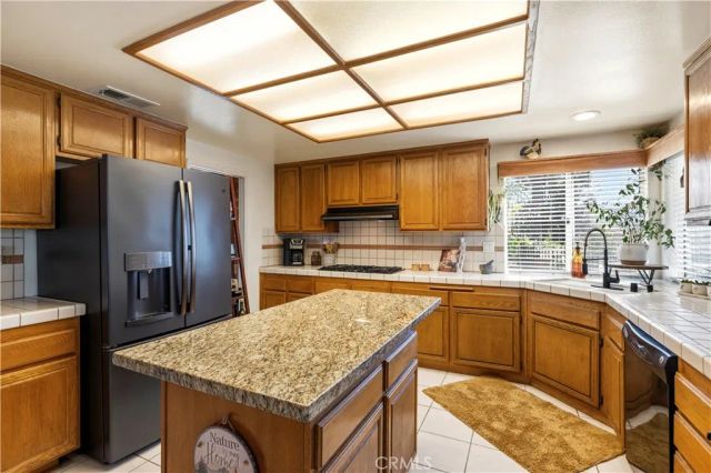 28931 Woodside Drive, Saugus, CA 91390