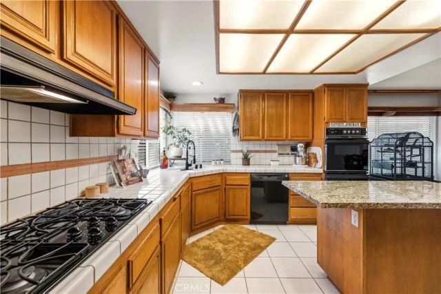 28931 Woodside Drive, Saugus, CA 91390