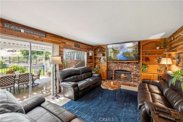 28931 Woodside Drive, Saugus, CA 91390