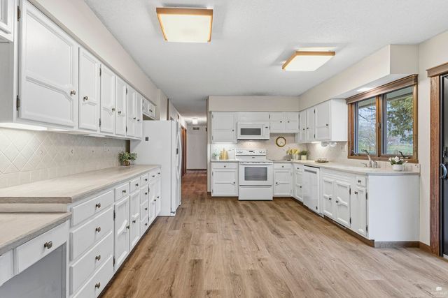 1621 Denholm Drive, Manhattan, KS 66503