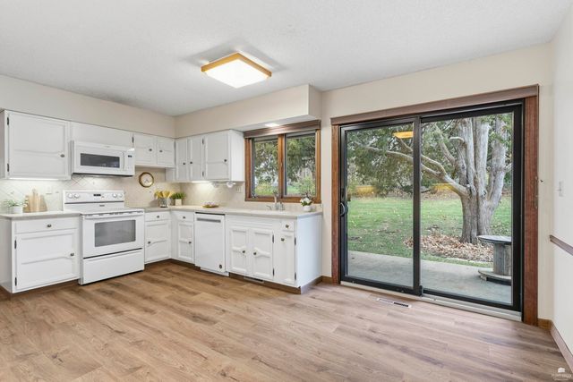 1621 Denholm Drive, Manhattan, KS 66503