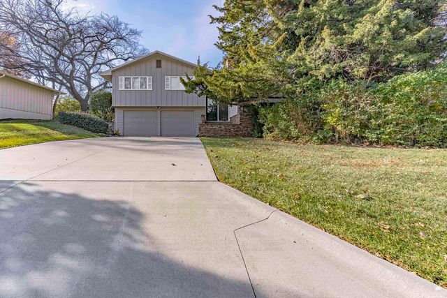 1621 Denholm Drive, Manhattan, KS 66503