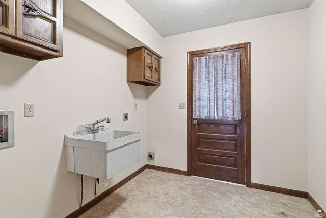 1621 Denholm Drive, Manhattan, KS 66503