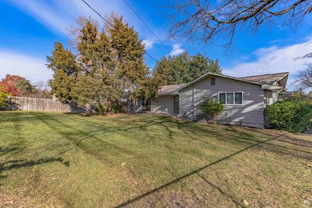 1621 Denholm Drive, Manhattan, KS 66503