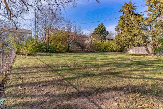 1621 Denholm Drive, Manhattan, KS 66503