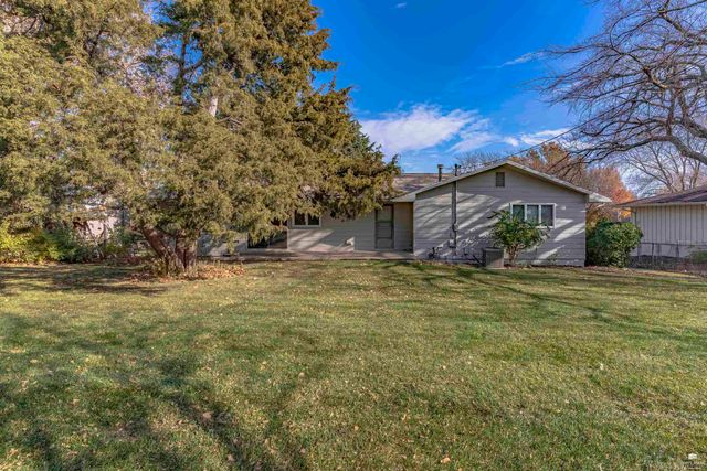 1621 Denholm Drive, Manhattan, KS 66503