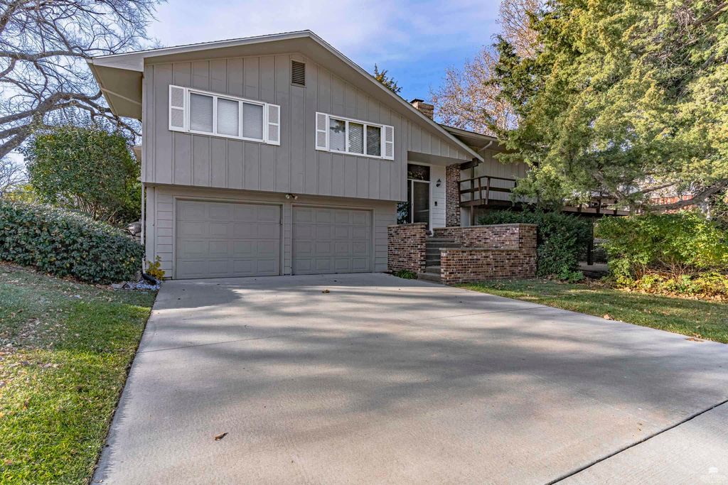 1621 Denholm Drive, Manhattan, KS 66503