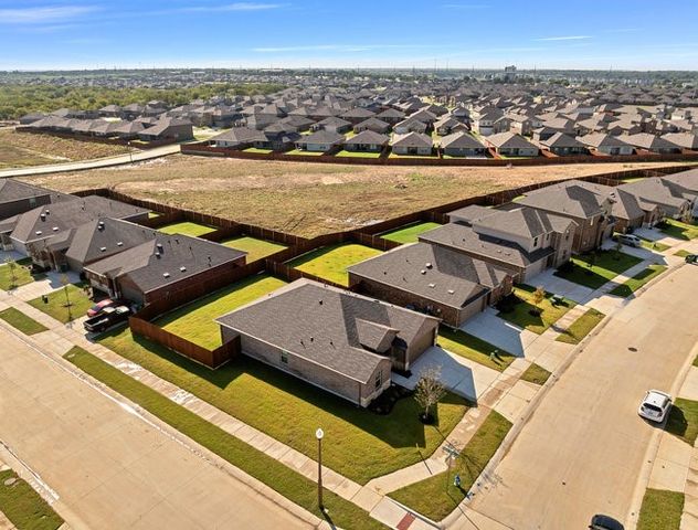1450 Saddlehorn Drive, Denton, TX 76207