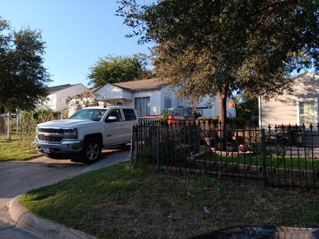 2713 NW 35th Street, Fort Worth, TX 76106