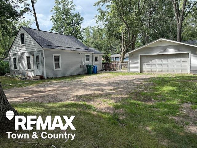 3238 Newton Road, Commerce Twp, MI 48382