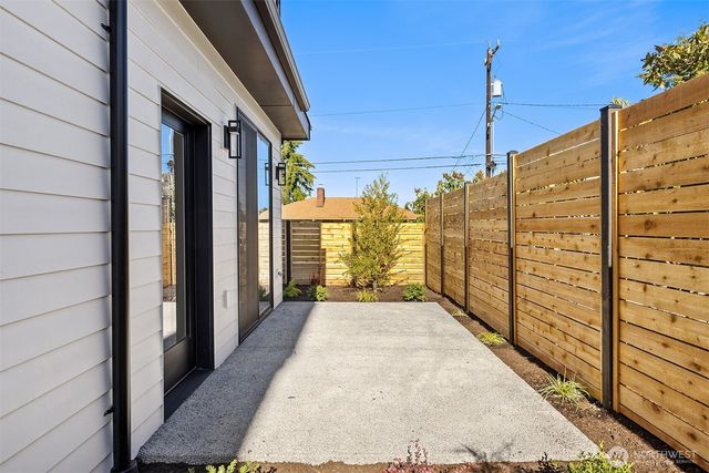 9739 12th Avenue NW, Seattle, WA 98117