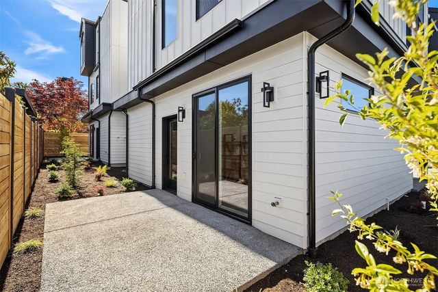 9739 12th Avenue NW, Seattle, WA 98117
