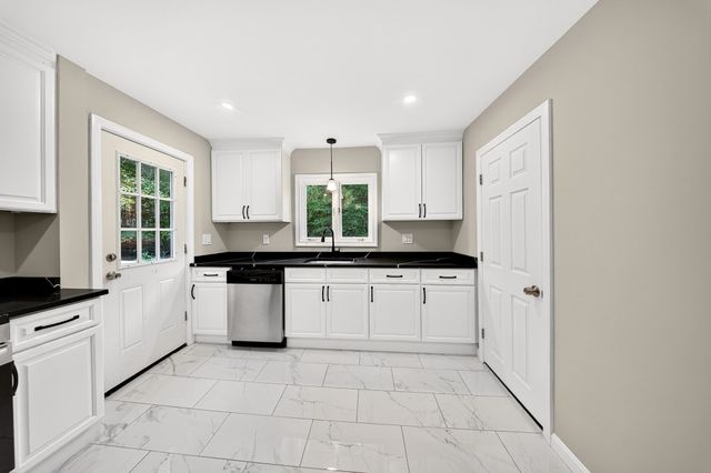 142 May St, North Attleboro, MA 02760