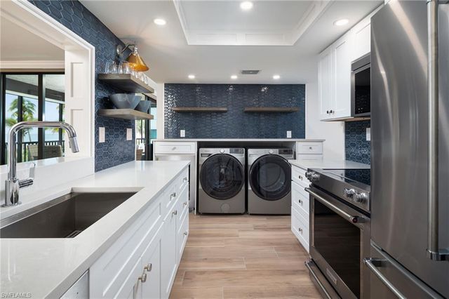 10475 Gulf Shore DR # 115, Naples, FL 34108