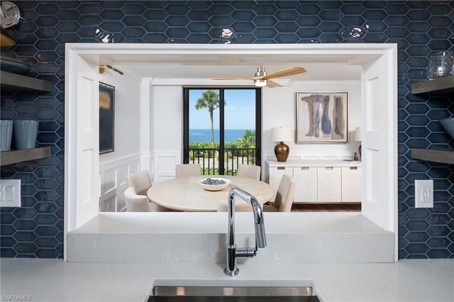 10475 Gulf Shore DR # 115, Naples, FL 34108