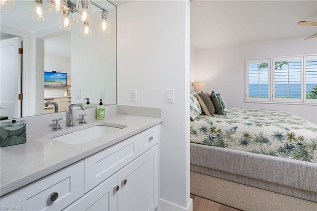 10475 Gulf Shore DR # 115, Naples, FL 34108