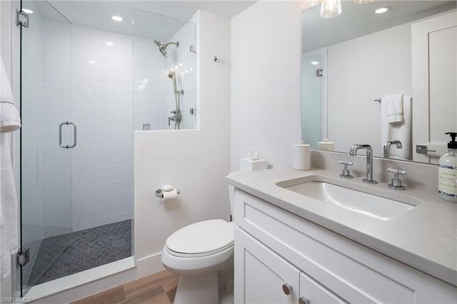 10475 Gulf Shore DR # 115, Naples, FL 34108