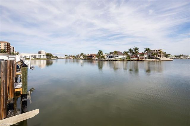 10475 Gulf Shore DR # 115, Naples, FL 34108