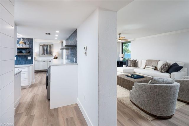 10475 Gulf Shore DR # 115, Naples, FL 34108