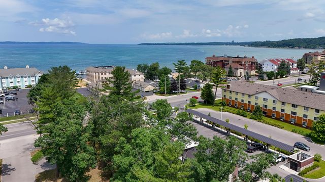 1818 N Us-31, Traverse City, MI 49686