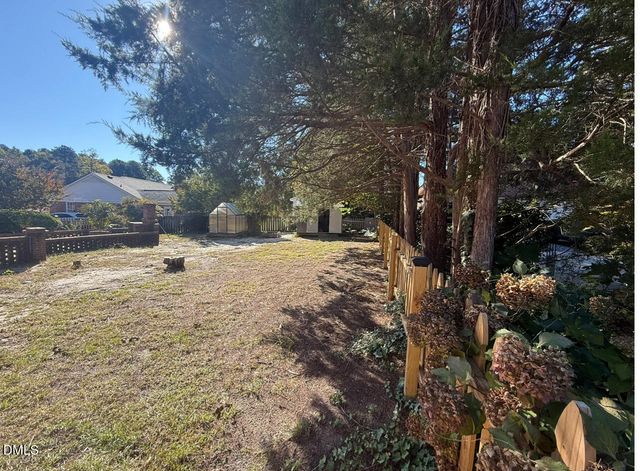 1668 Banbury Drive, Fayetteville, NC 28304
