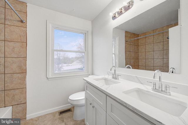 55 HAMPTON GATE DR, Sicklerville, NJ 08081