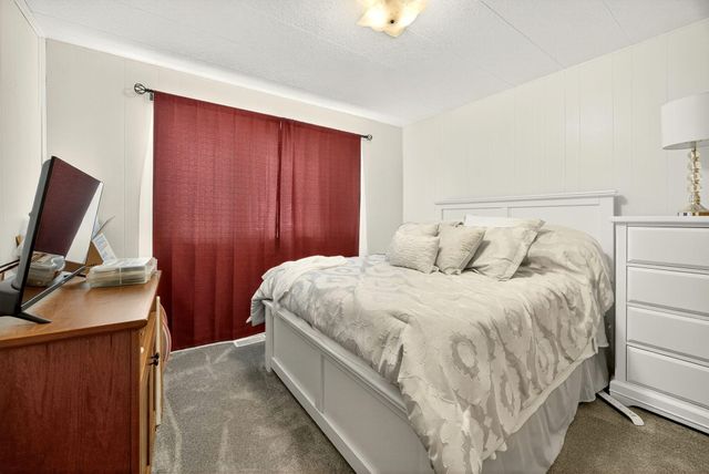 784 Meridian Road, Eagle Point, OR 97524