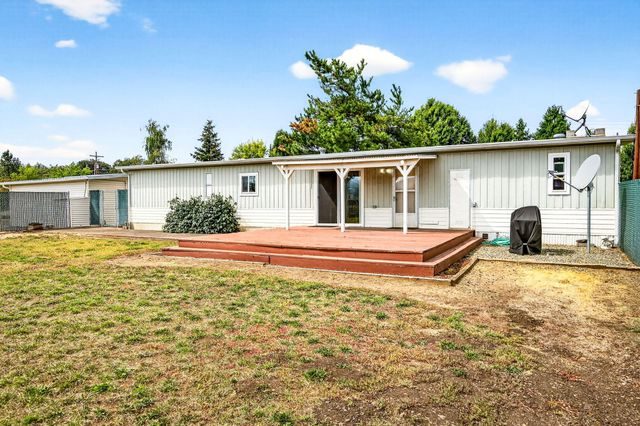 784 Meridian Road, Eagle Point, OR 97524