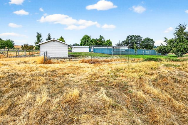 784 Meridian Road, Eagle Point, OR 97524