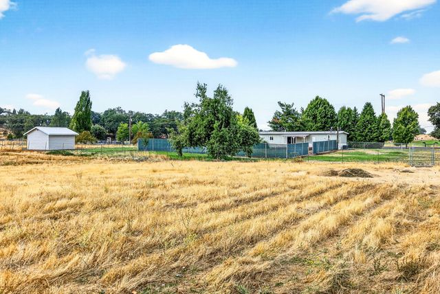 784 Meridian Road, Eagle Point, OR 97524