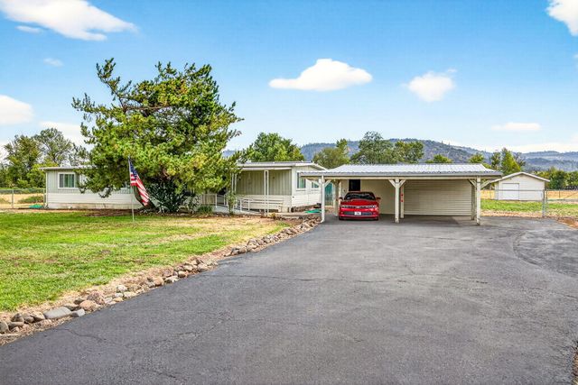 784 Meridian Road, Eagle Point, OR 97524