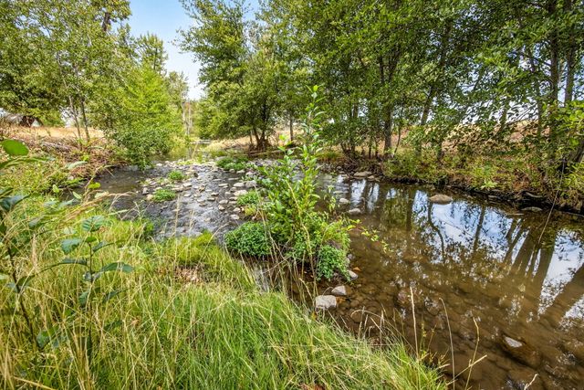 784 Meridian Road, Eagle Point, OR 97524