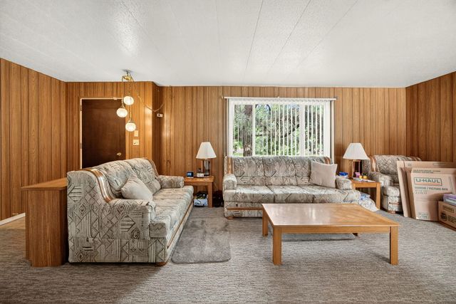 784 Meridian Road, Eagle Point, OR 97524