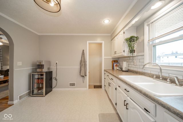 6225 W Penrod Road, Muncie, IN 47304