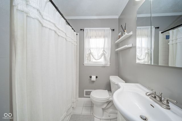 6225 W Penrod Road, Muncie, IN 47304