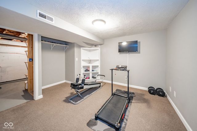 6225 W Penrod Road, Muncie, IN 47304